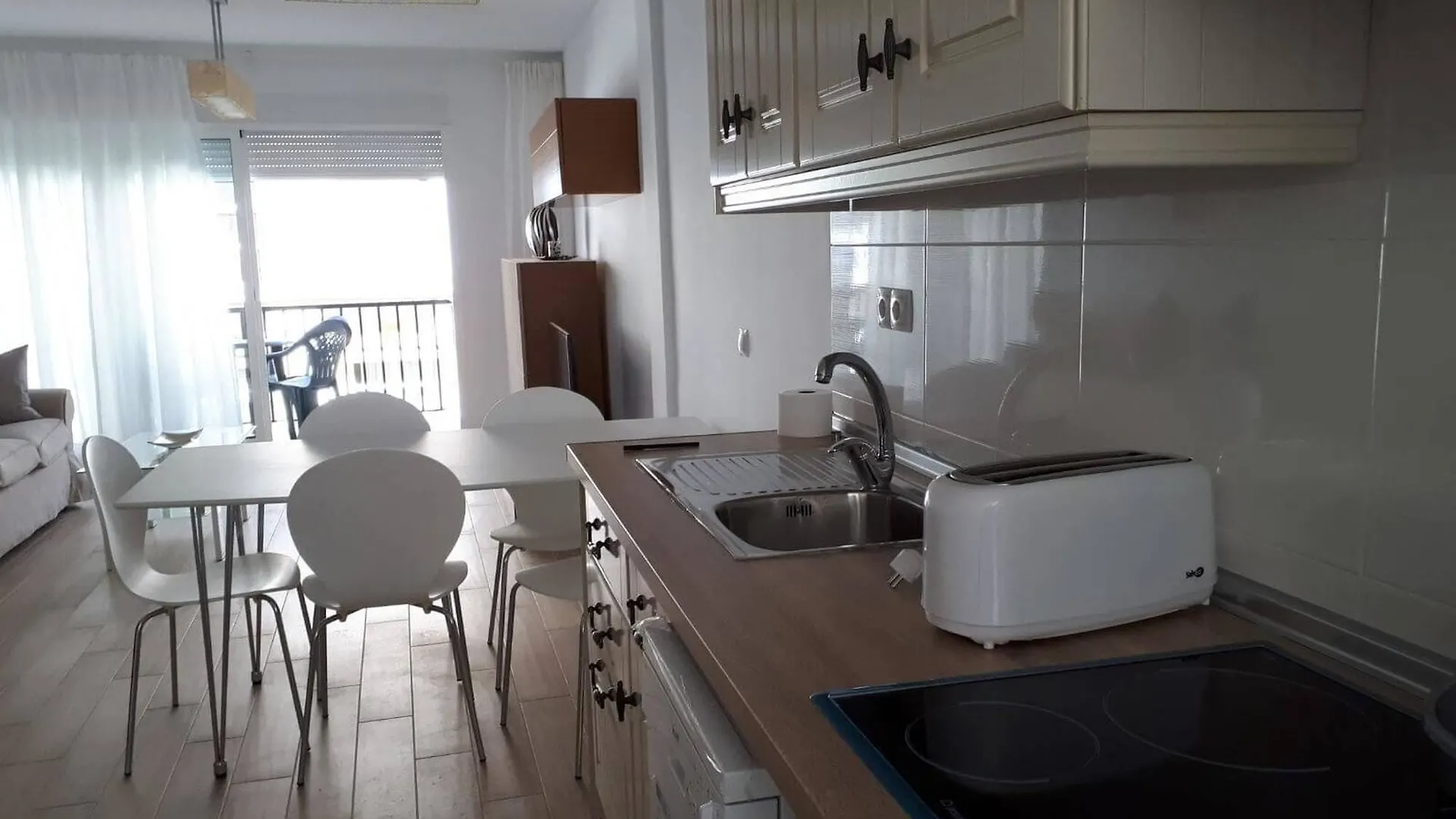 Apartment With 3 Bedrooms In Fuengirola, With Furnished Terrace - 10 M