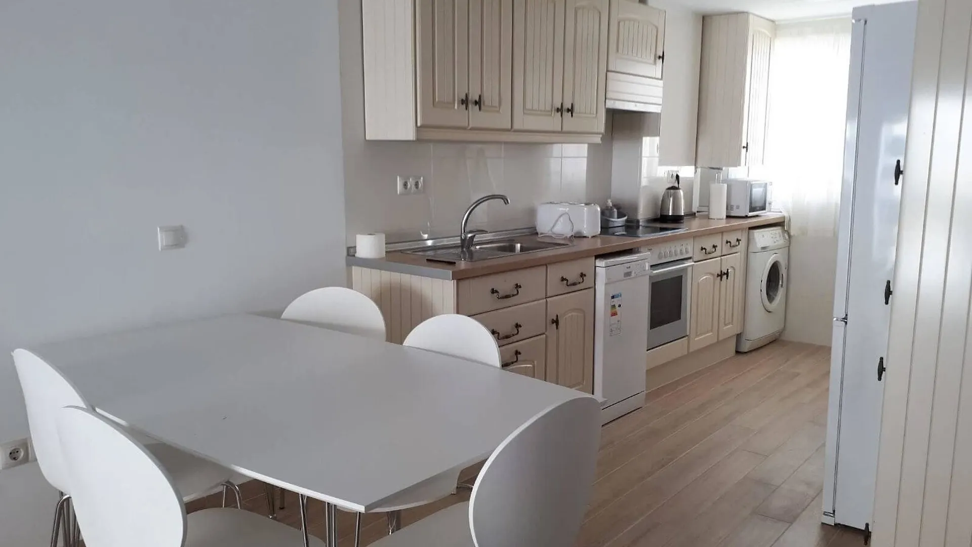 Apartment With 3 Bedrooms In Fuengirola, With Furnished Terrace - 10 M 0*, Fuengirola
